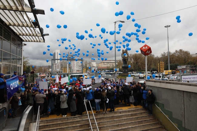 Aile ve Sosyal Politikalar Bakanlığı çalışanları, otizm farkındalığı için yürüdü
